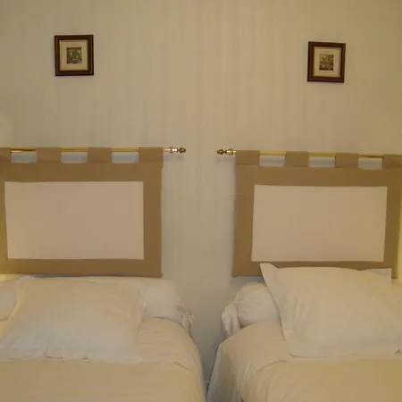 לינה וארוחת בוקר La Maison Claire 3*