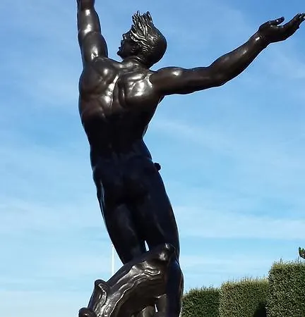 La Maison Claire לינה וארוחת בוקר 3*