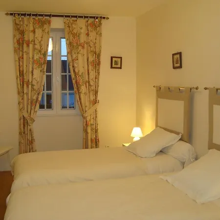 La Maison Claire לינה וארוחת בוקר